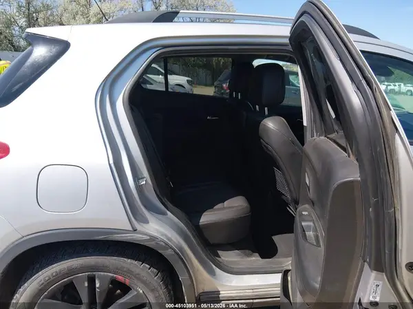 3GNCJPSB9JL209105 2018 CHEVROLET TRAX - Image 8