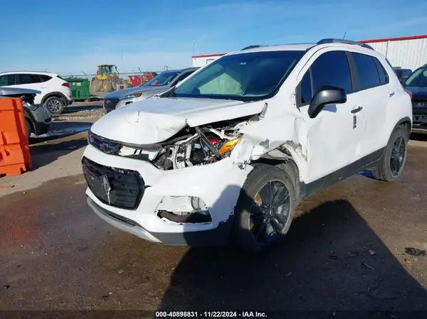 3GNCJPSB9JL264394 2018 CHEVROLET TRAX - Image 2