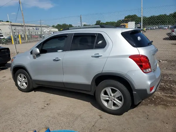3GNCJPSB9JL279168 2018 CHEVROLET TRAX - Image 2