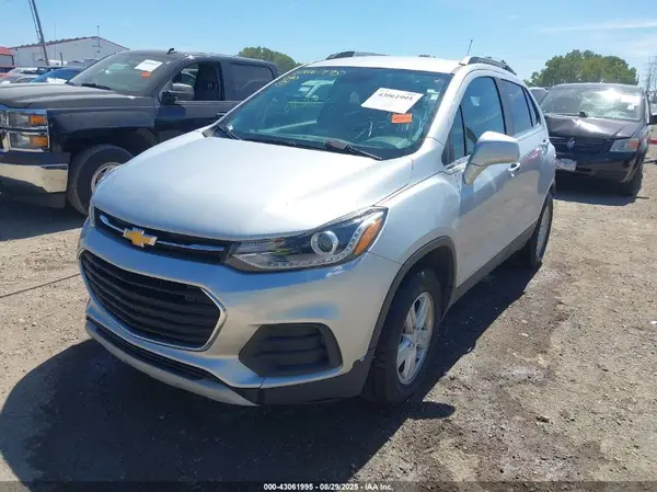 3GNCJPSB9KL165978 2019 CHEVROLET TRAX - Image 2