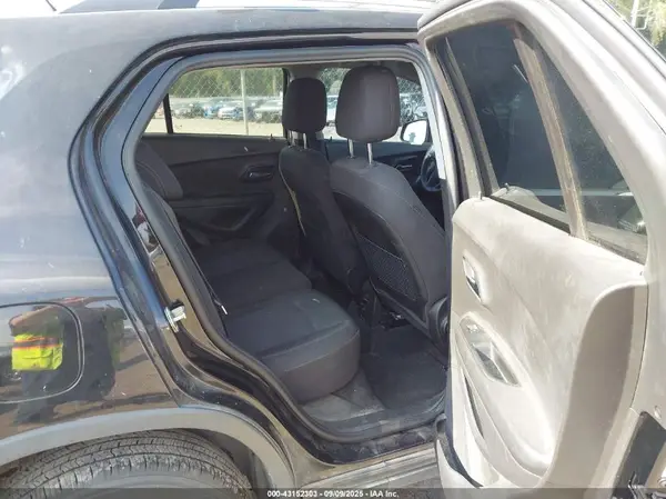 3GNCJPSB9KL215469 2019 CHEVROLET TRAX - Image 8