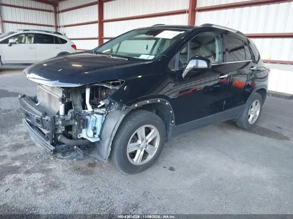 3GNCJPSB9KL256006 2019 CHEVROLET TRAX - Image 2
