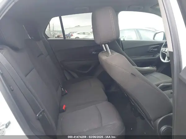 3GNCJPSB9KL271105 2019 CHEVROLET TRAX - Image 8