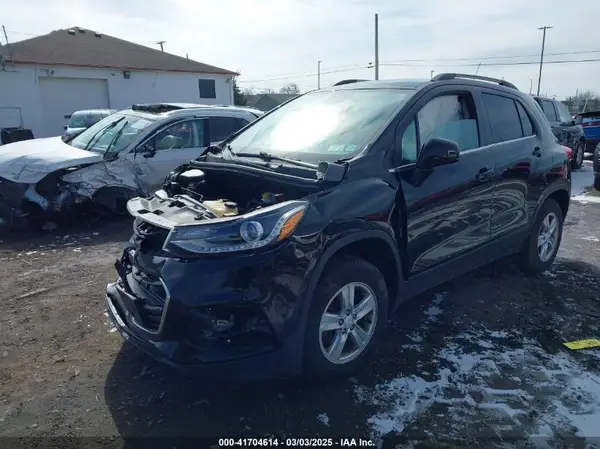 3GNCJPSB9KL359863 2019 CHEVROLET TRAX - Image 2