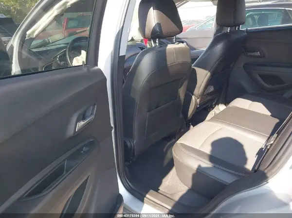 3GNCJPSB9KL380843 2019 CHEVROLET TRAX - Image 8