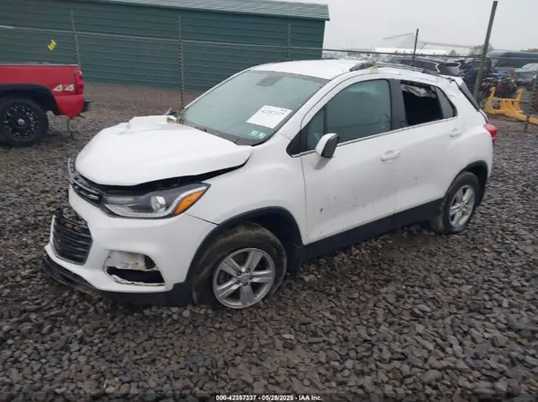 3GNCJPSB9LL155372 2020 CHEVROLET TRAX - Image 2