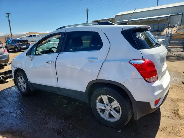 3GNCJPSB9LL230572 2020 CHEVROLET TRAX - Image 2