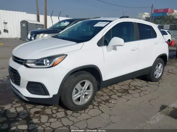 3GNCJPSB9LL240289 2020 CHEVROLET TRAX - Image 2