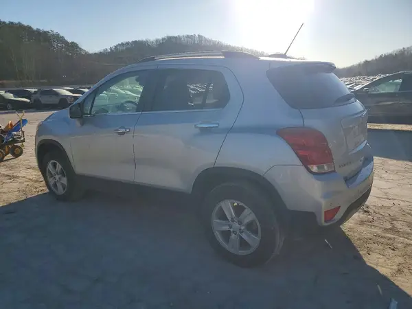3GNCJPSB9LL323057 2020 CHEVROLET TRAX - Image 2
