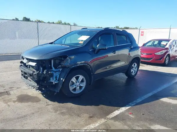 3GNCJPSBXJL235003 2018 CHEVROLET TRAX - Image 2