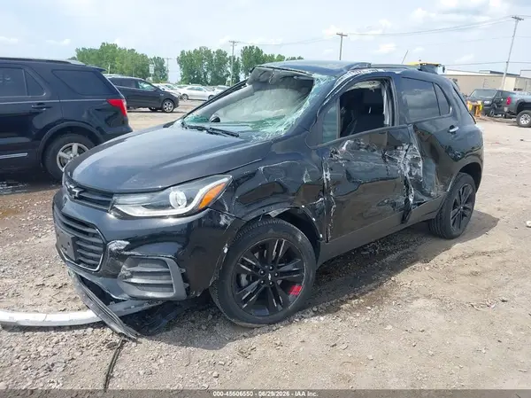 3GNCJPSBXJL374256 2018 CHEVROLET TRAX - Image 2
