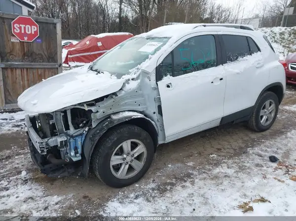 3GNCJPSBXKL230773 2019 CHEVROLET TRAX - Image 2