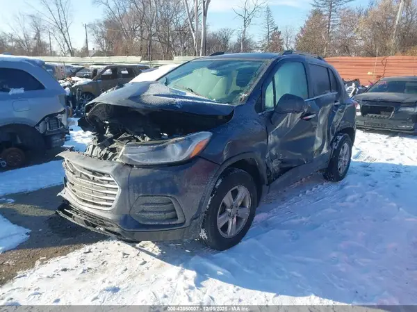 3GNCJPSBXKL304998 2019 CHEVROLET TRAX - Image 2