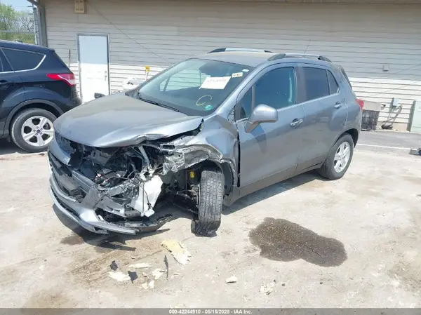 3GNCJPSBXLL275553 2020 CHEVROLET TRAX - Image 2