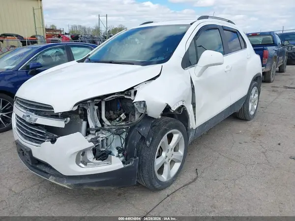 3GNCJRSB0GL129230 2016 CHEVROLET TRAX - Image 2