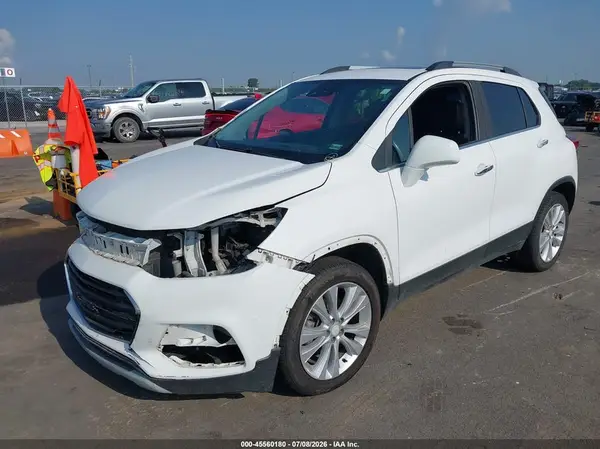 3GNCJRSB0JL271651 2018 CHEVROLET TRAX - Image 2