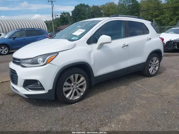 3GNCJRSB0JL341259 2018 CHEVROLET TRAX - Image 2