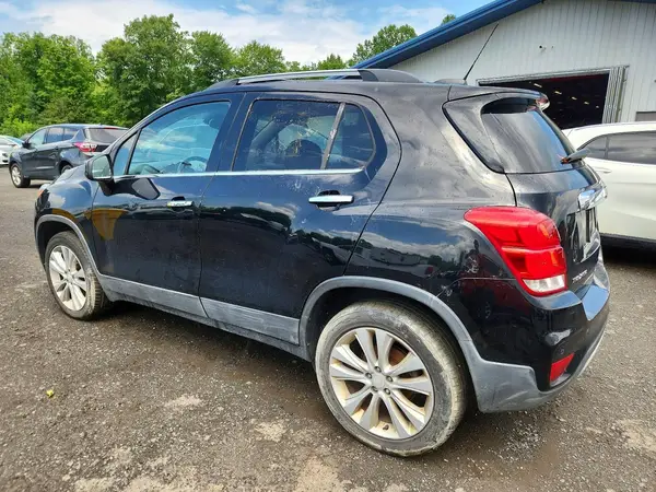 3GNCJRSB0KL109875 2019 CHEVROLET TRAX - Image 2