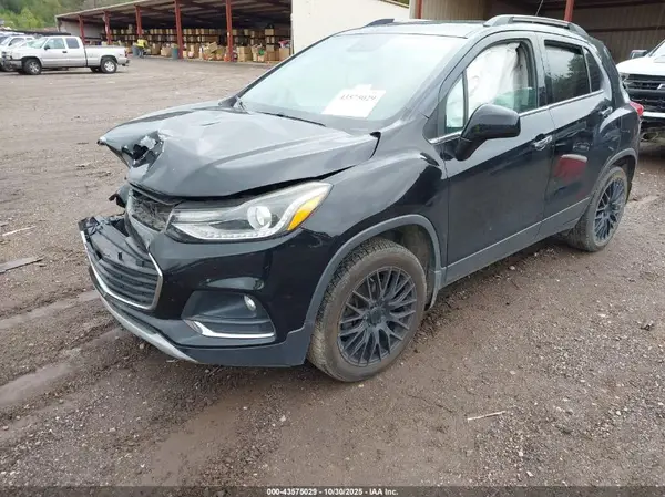 3GNCJRSB1HL208813 2017 CHEVROLET TRAX - Image 2