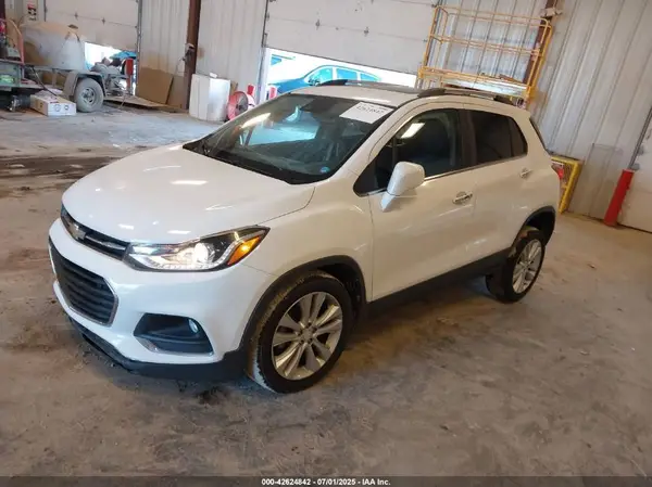 3GNCJRSB1JL198001 2018 CHEVROLET TRAX - Image 2