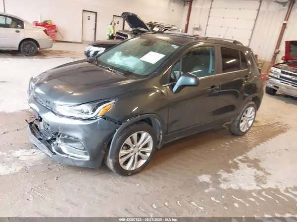3GNCJRSB2LL111354 2020 CHEVROLET TRAX - Image 2