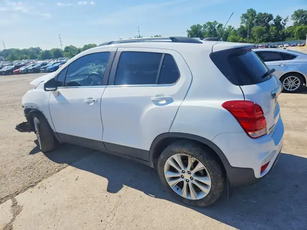 3GNCJRSB2LL118594 2020 CHEVROLET TRAX - Image 2