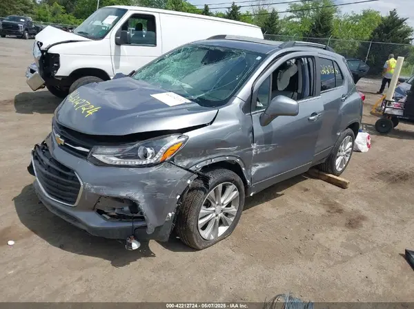 3GNCJRSB2LL140689 2020 CHEVROLET TRAX - Image 2