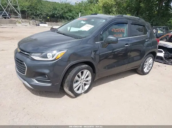 3GNCJRSB3HL212944 2017 CHEVROLET TRAX - Image 2