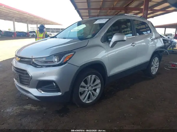 3GNCJRSB3HL267488 2017 CHEVROLET TRAX - Image 2