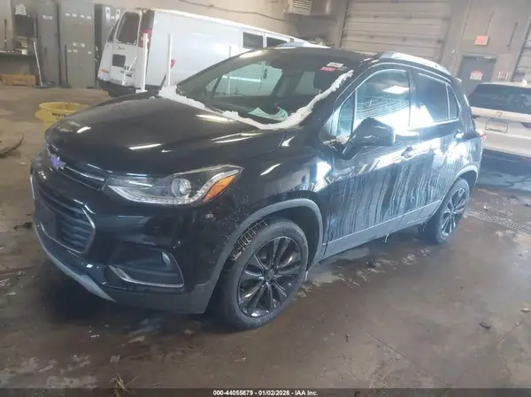 3GNCJRSB4HL236413 2017 CHEVROLET TRAX - Image 2