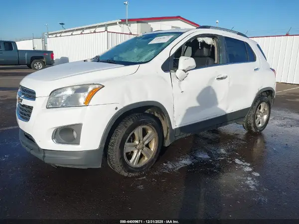 3GNCJRSB5GL165771 2016 CHEVROLET TRAX - Image 2