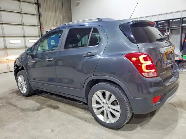 3GNCJRSB5KL256113 2019 CHEVROLET TRAX - Image 2