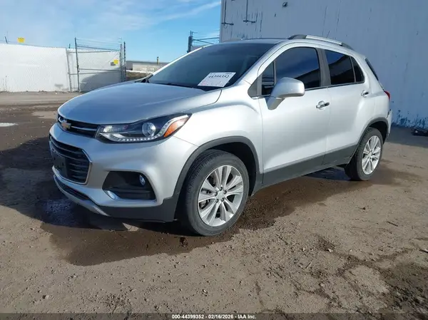 3GNCJRSB5LL312018 2020 CHEVROLET TRAX - Image 2