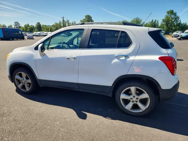 3GNCJRSB6GL220163 2016 CHEVROLET TRAX - Image 2
