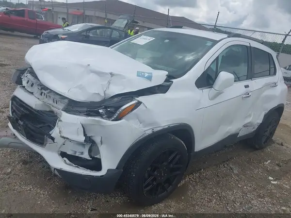 3GNCJRSB6JL245975 2018 CHEVROLET TRAX - Image 2