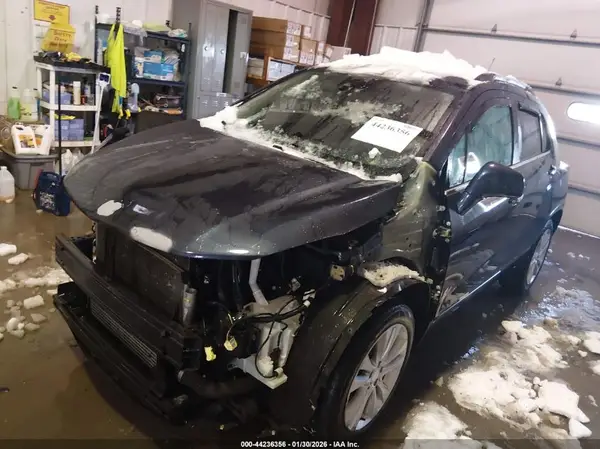 3GNCJRSB6JL411251 2018 CHEVROLET TRAX - Image 2
