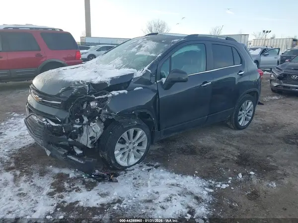 3GNCJRSB7JL415406 2018 CHEVROLET TRAX - Image 2