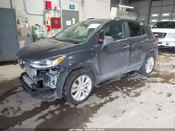 3GNCJRSB7KL212744 2019 CHEVROLET TRAX - Image 2