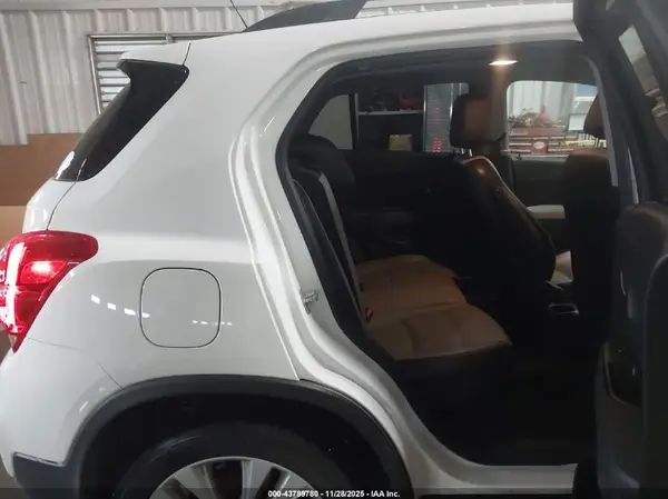 3GNCJRSB8HL233577 2017 CHEVROLET TRAX - Image 8