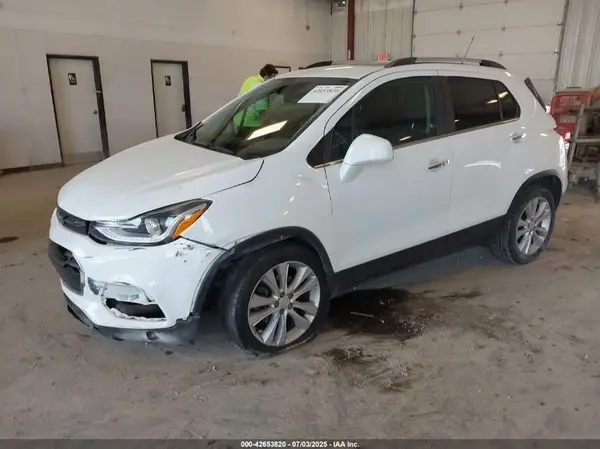 3GNCJRSB8HL287588 2017 CHEVROLET TRAX - Image 2