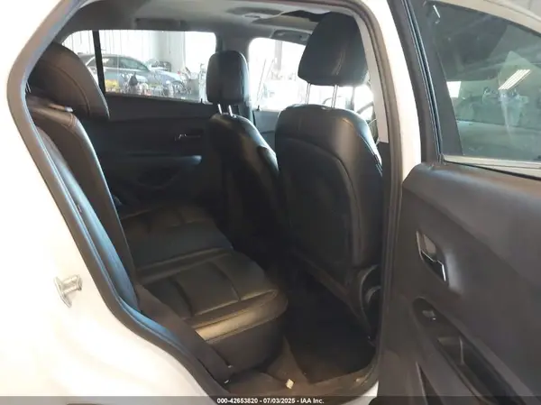 3GNCJRSB8HL287588 2017 CHEVROLET TRAX - Image 8