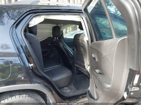 3GNCJRSB8KL138749 2019 CHEVROLET TRAX - Image 8