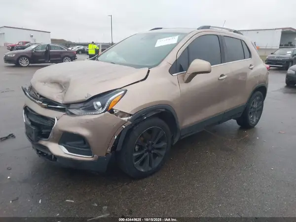 3GNCJRSB9JL237689 2018 CHEVROLET TRAX - Image 2