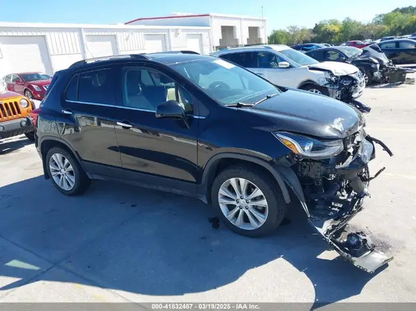 3GNCJRSB9KL192318 2019 CHEVROLET TRAX - Image 1