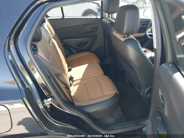 3GNCJRSB9KL192318 2019 CHEVROLET TRAX - Image 8