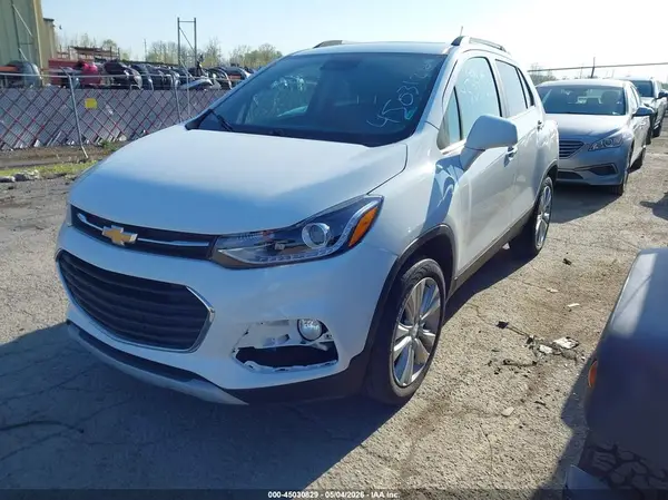 3GNCJRSBXJL275349 2018 CHEVROLET TRAX - Image 2