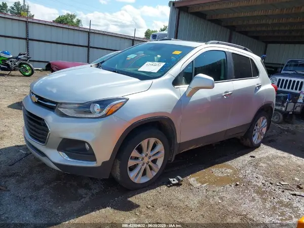 3GNCJRSBXKL327483 2019 CHEVROLET TRAX - Image 2