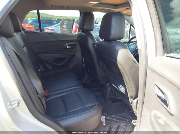 3GNCJRSBXKL327483 2019 CHEVROLET TRAX - Image 8