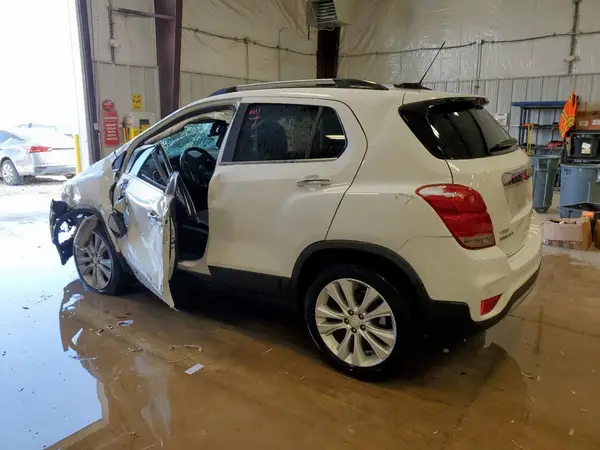 3GNCJRSBXLL117371 2020 CHEVROLET TRAX - Image 2