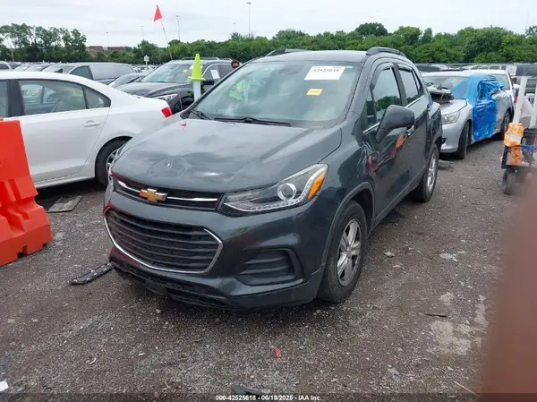 3GNTJLSB2JL223646 2018 CHEVROLET TRAX - Image 2